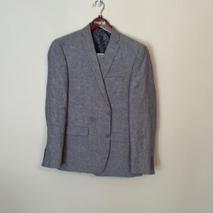Bar III men’s suit